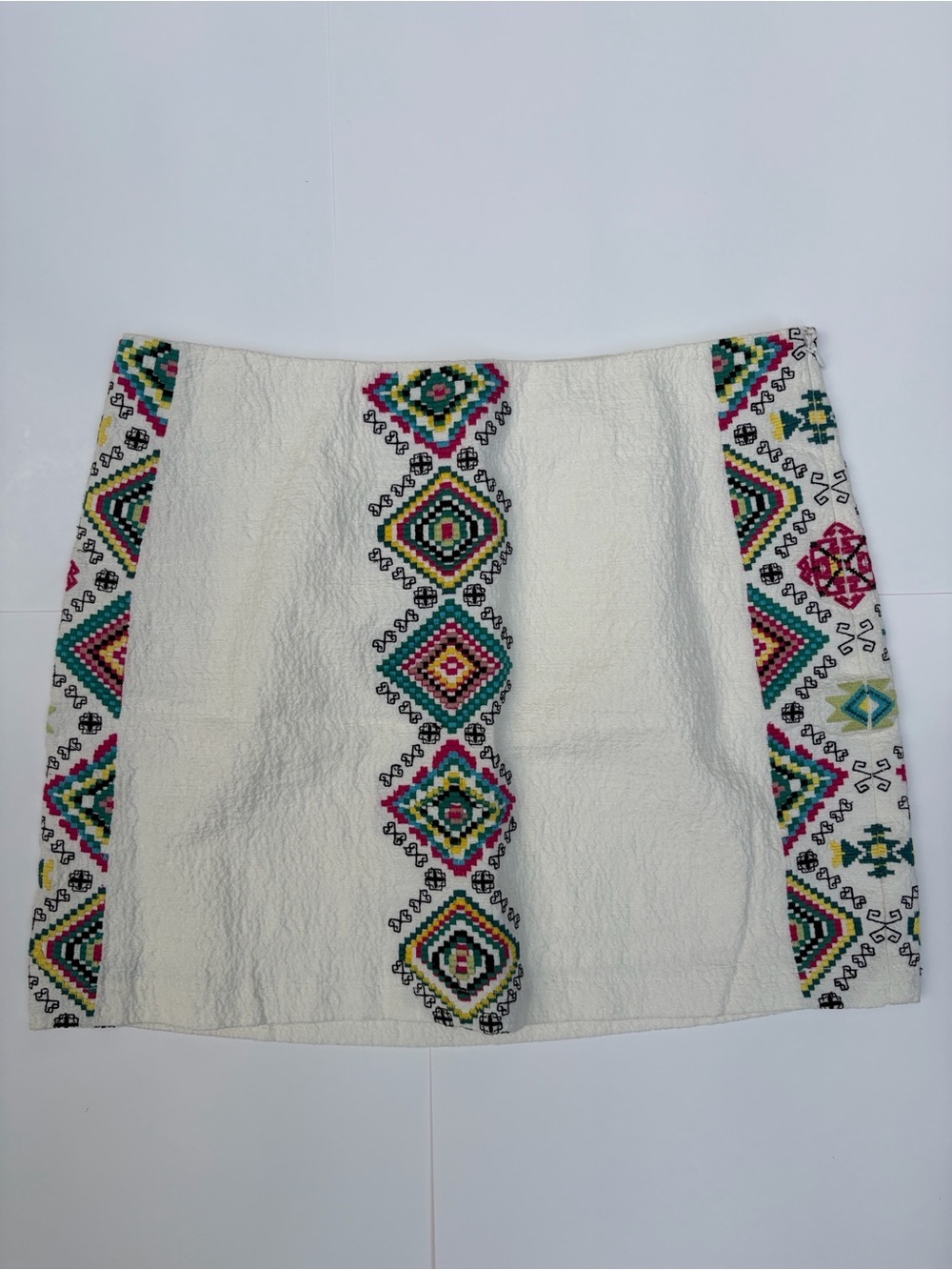 Desingual New Embroidered Ivory Mini Skirt with Colorful Geometric Pattern